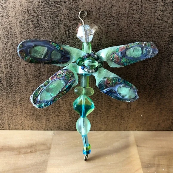 Iridescent dragonfly pendant, artisan-made, in beautiful shades of green - Picture 5 of 8